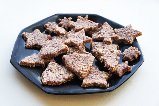 vegan christmas cookies, healthy christmas cookies, vegan almond cranberry cookies, vegan desserts, gluten-free desserts, desserts without refined-sugar, sugar-free desserts, vegan holiday desserts, healthy desserts, paleo desserts, vegetarian desserts, naturally sweetened desserts, naturally-sweetened desserts