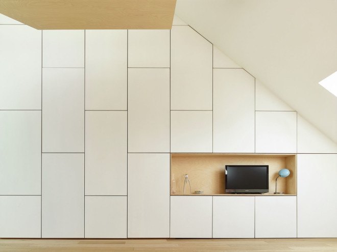 Edouard Brunet, François Martens, Maison De Tière, green renovation, Brussels, mezzanine, cantilever, apartment renovation, birch wood, small spaces, natural light