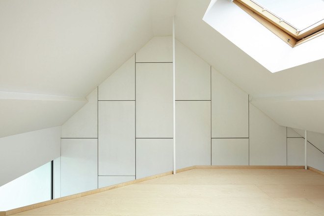 Edouard Brunet, François Martens, Maison De Tière, green renovation, Brussels, mezzanine, cantilever, apartment renovation, birch wood, small spaces, natural light