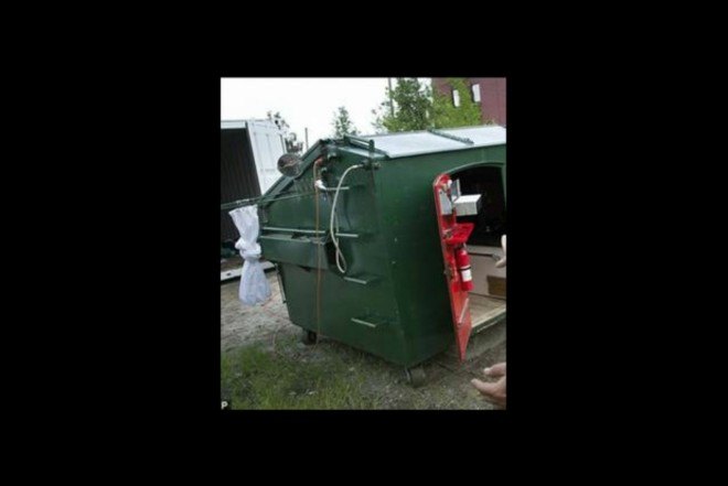 Craigslist Dumpster Apartment, tiny homes, tiny apartments nyc, nyc real estate, craigslist nyc, odd homes nyc, apartments nyc, architecture, small apartments, green living, green design, dumpster living, sustainable design, ultimate sustainable design