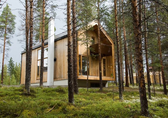 Gunnar Bloch Røsand, Gunnar’s House, timber cabin, pine cabin, cabin, Os i Østerdalen, Huus og Heim Arkitektur, Gunnar’s House by Huus og Heim Arkitektur, double-height room, double-height space, open plan, gabled end wall, gabled house,