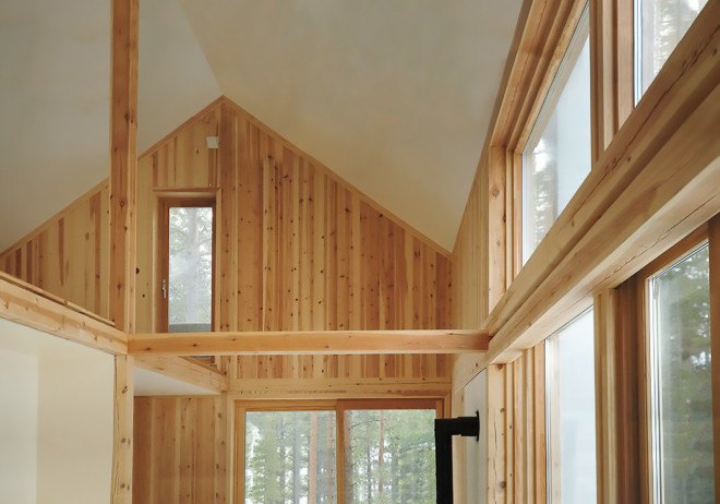 Gunnar Bloch Røsand, Gunnar’s House, timber cabin, pine cabin, cabin, Os i Østerdalen, Huus og Heim Arkitektur, Gunnar’s House by Huus og Heim Arkitektur, double-height room, double-height space, open plan, gabled end wall, gabled house,