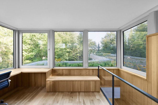 green roof, Paul Bernier, Lac Grenier, House on Lac Grenier, House on Lac Grenier by Paul Bernier, Montreal, timber house, cedar, cedar clad architecture, cedar clad house, timber architecture, cantilever, hickory units, daylight, natural lighting, patina,