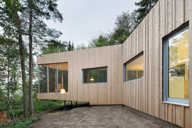 green roof, Paul Bernier, Lac Grenier, House on Lac Grenier, House on Lac Grenier by Paul Bernier, Montreal, timber house, cedar, cedar clad architecture, cedar clad house, timber architecture, cantilever, hickory units, daylight, natural lighting, patina,