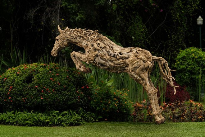 james doran-webb, driftwood, driftwood art, driftwood sculpture, animal sculpture, philippines art, sculptures, wooden sculptures, found materials, recycled materials