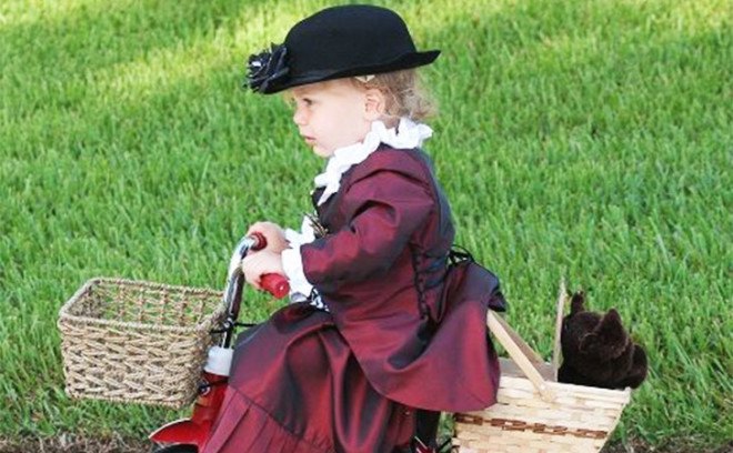 DIY halloween costume, DIY costume, halloween costume, halloween costume ideas, do it yourself costume, recycled costume, Halloween