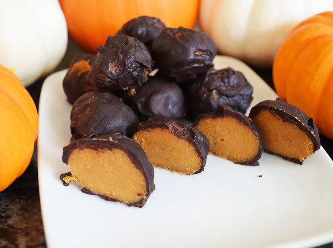 no-bake truffles recipe, healthy truffles recipe, sugar-free truffles, pumpkin pie truffles recipe, vegan desserts, gluten-free desserts, desserts without refined-sugar, sugar-free desserts, vegan holiday desserts, healthy desserts, paleo desserts, vegetarian desserts, naturally sweetened desserts, naturally-sweetened desserts