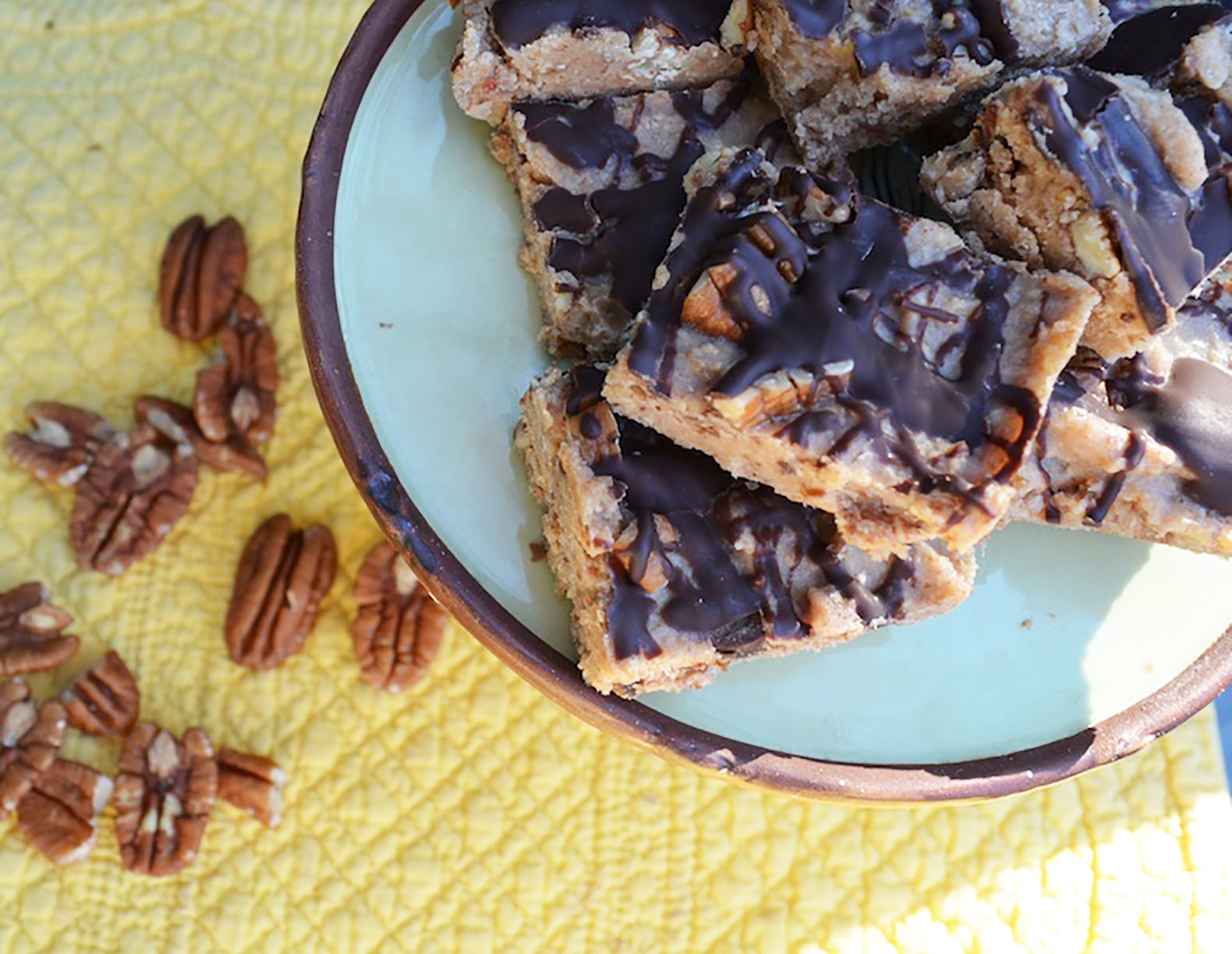 vegan pecan bars, no-bake desserts, vegan desserts, gluten-free desserts, desserts without refined-sugar, sugar-free desserts, vegan holiday desserts, healthy desserts, paleo desserts, vegetarian desserts, naturally sweetened desserts, naturally-sweetened desserts