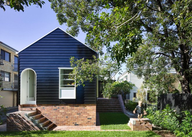 Queensland, Queenslander bungalow, Australia, Vokes and Peters, green renovation, heritage buildings, wooden facade, timber, green extension, timber architecture