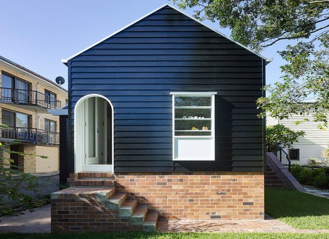 Queensland, Queenslander bungalow, Australia, Vokes and Peters, green renovation, heritage buildings, wooden facade, timber, green extension, timber architecture
