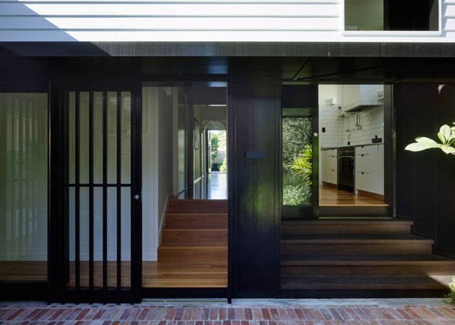 Queensland, Queenslander bungalow, Australia, Vokes and Peters, green renovation, heritage buildings, wooden facade, timber, green extension, timber architecture