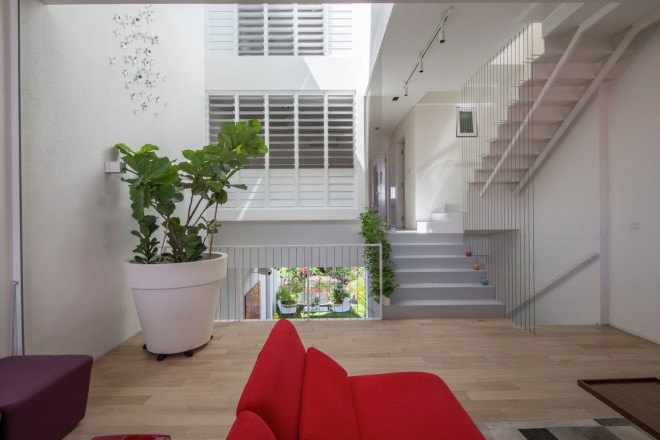 Rienzi house, A D LAB, Singapore, small footprint, small house, green architecture, courtyard, green terrace, natural light, skylights