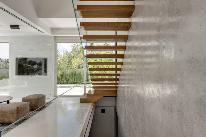 tel aviv, israel, israelevitz architects, eco friendly tel aviv home, solar power, solar power home tel aviv, israeli architecture, homes with pools, homes with glass walls