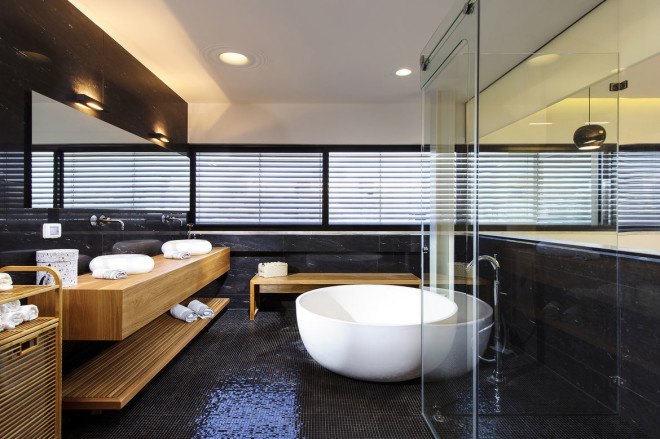 tel aviv, israel, israelevitz architects, eco friendly tel aviv home, solar power, solar power home tel aviv, israeli architecture, homes with pools, homes with glass walls