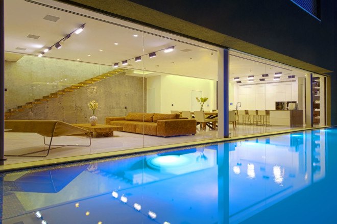 tel aviv, israel, israelevitz architects, eco friendly tel aviv home, solar power, solar power home tel aviv, israeli architecture, homes with pools, homes with glass walls