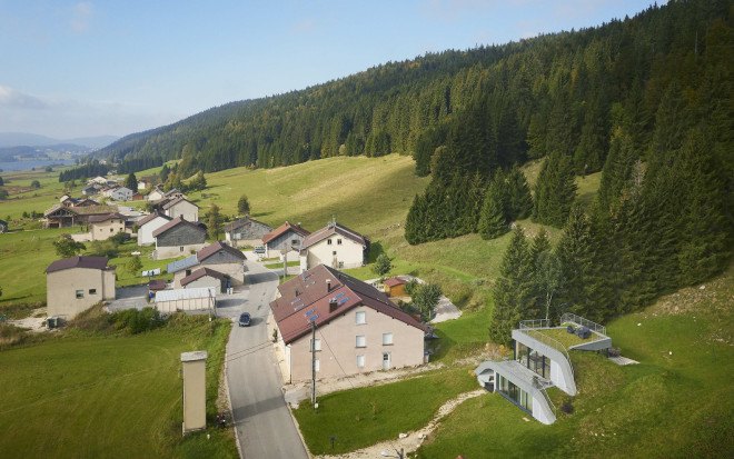 green roof, Casa Jura, Casa Jura by JDS Architects, JDS Architects, green roofed home, green roofed retreat, holiday home, holiday retreat, open plan layout, open plan, full height glazing, house built into a slope, walk on green roof, Jura mountains