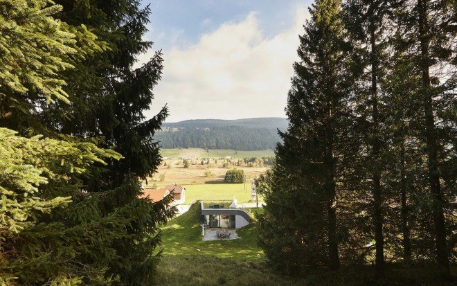green roof, Casa Jura, Casa Jura by JDS Architects, JDS Architects, green roofed home, green roofed retreat, holiday home, holiday retreat, open plan layout, open plan, full height glazing, house built into a slope, walk on green roof, Jura mountains