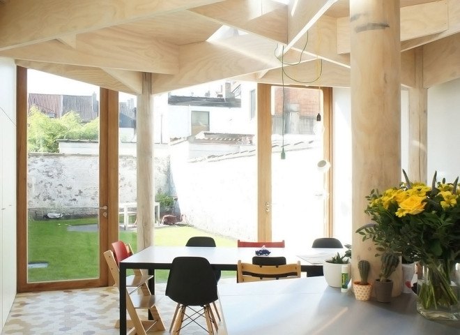 House in Ghent, extension, Atelier Vens Vanbelle, timber construction, ceiling patterns, hexagonal tiles, skylights, glass walls, natural light, atrium, green interior