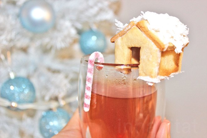 miniature gingerbread house, mini gingerbread house cup topper, gingerbread house mug topper, gingerbread mug hugger, mini gingerbread house, tiny gingerbread house, vegetarian recipe, holiday dessert, yuka yoneda, inhabitat video