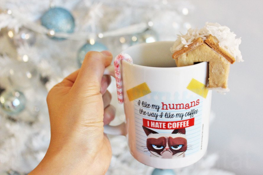 miniature gingerbread house, mini gingerbread house cup topper, gingerbread house mug topper, gingerbread mug hugger, mini gingerbread house, tiny gingerbread house, vegetarian recipe, holiday dessert, yuka yoneda, inhabitat video