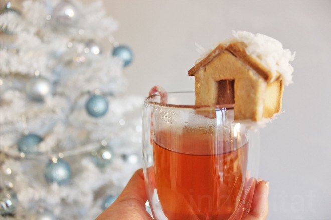 miniature gingerbread house, mini gingerbread house cup topper, gingerbread house mug topper, gingerbread mug hugger, mini gingerbread house, tiny gingerbread house, vegetarian recipe, holiday dessert, yuka yoneda, inhabitat video