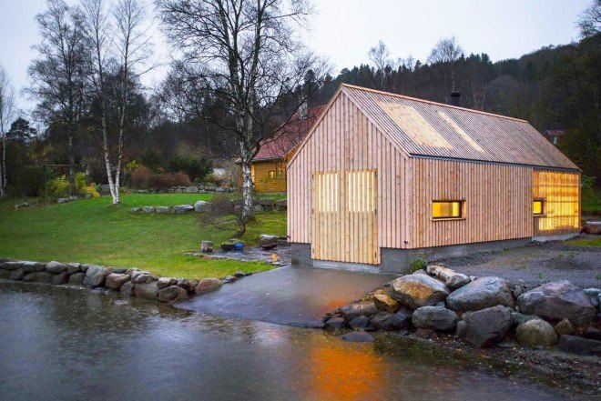 Koreo Arkitekter and Kolab Arkitekter, Norwegian boathouse, Naust V, heartwood pine, polycarbonate skin, vertical wooden louvers, Norwegian wood, Vikebygd, Oslo, restored boathouse