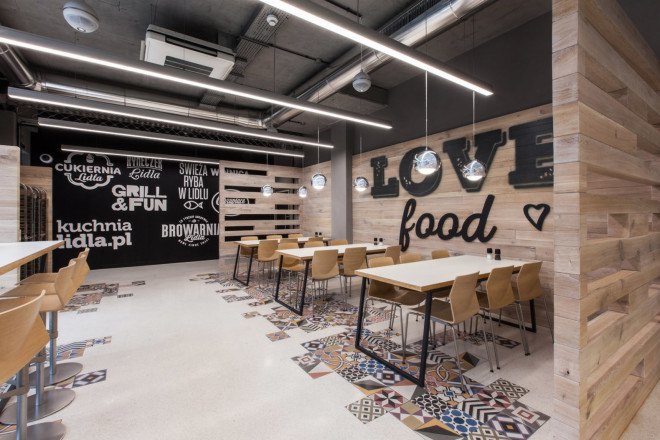 mode:lina architekci, LIDL, supermarket chains, green interior, Poland, wood interior, wooden furniture, natural lighting, restaurant design