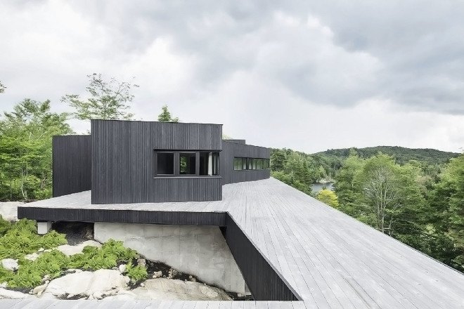La Héronnière, off-grid home Quebec, Canada, Alain Carle Architecte, self-sufficient Quebec house, solar-powered Quebec home, Quebec home made with recycled materials,