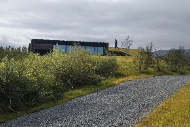 green roof, green architecture, vacation cottage, cottage, PK Arkitektar, geothermal energy, Iceland, underground architecture, concrete, low maintenance