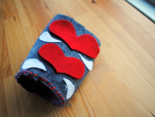 craft, DIY, holidays, christmas, beer, bottle, can, holder, koozie, cozy, sewing, felt, gift, handmade