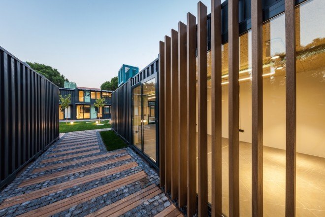 ATÖLYE Labs, cargotecture, shipping containers, repurposed shipping containers, iDEEGE Technopark, iDEEGE Technopark by ATÖLYE Labs, cargotecture tech campus, natural ventilation, repurposed materials,
