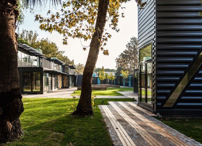 ATÖLYE Labs, cargotecture, shipping containers, repurposed shipping containers, iDEEGE Technopark, iDEEGE Technopark by ATÖLYE Labs, cargotecture tech campus, natural ventilation, repurposed materials,