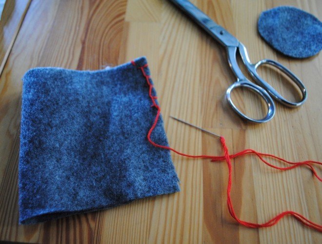 craft, DIY, holidays, christmas, beer, bottle, can, holder, koozie, cozy, sewing, felt, gift, handmade
