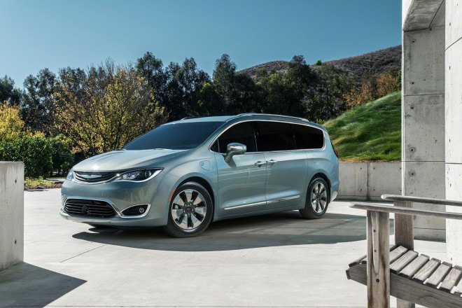 chrysler, plug-in hybrid, phev, 2016 detroit auto show, green car, hybrid minivan, plug-in hybrid minivan, electric motor, green transportation, 2017 chrysler pacifica, 2017 pacifica, chrysler pacifica