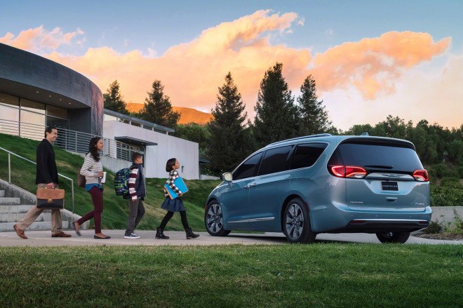chrysler, plug-in hybrid, phev, 2016 detroit auto show, green car, hybrid minivan, plug-in hybrid minivan, electric motor, green transportation, 2017 chrysler pacifica, 2017 pacifica, chrysler pacifica