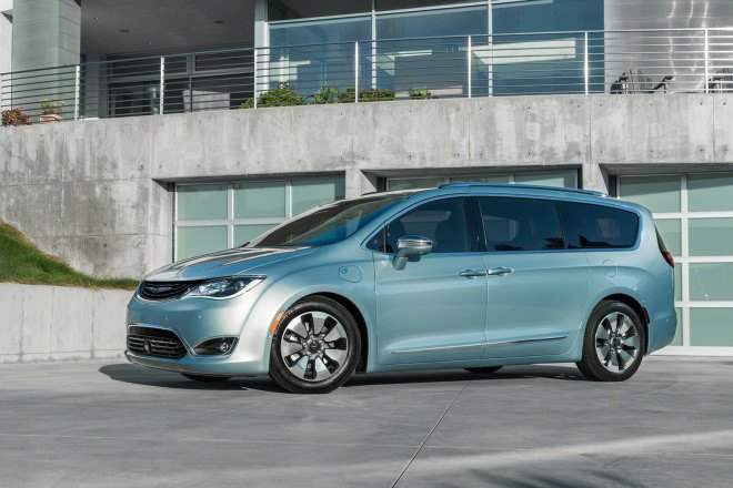 chrysler, plug-in hybrid, phev, 2016 detroit auto show, green car, hybrid minivan, plug-in hybrid minivan, electric motor, green transportation, 2017 chrysler pacifica, 2017 pacifica, chrysler pacifica