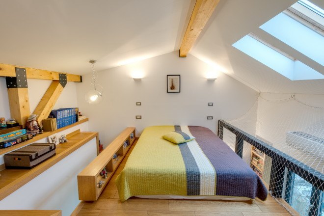 loft bedroom, in situ, ion popusoi, bucharest loft, bucharest architecture, loft architecture, loft design, modern loft, glass flooring, skylight