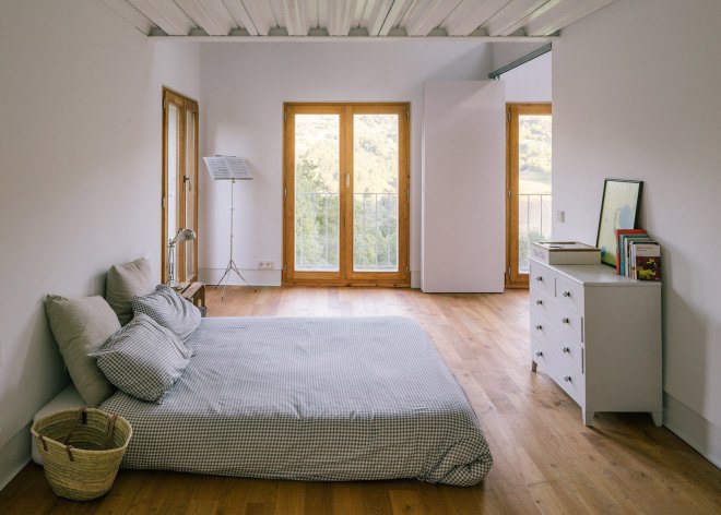 PYO Arquitectos, Casa Tmolo, Casa Tmolo by PYO Arquitectos, renovation, farmhouse turned home, farmhouse renovation, stable renovation, Asturias architecture, locally sourced stone, stable doors,