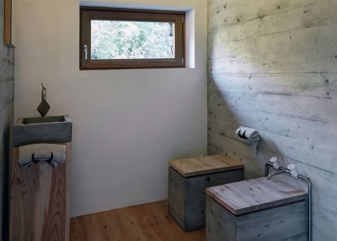 Alfredo Vanotti, Casa VI, architecture Italy, mountain cabin, stone house, natural light, locally sourced materials, traditional techniques, skylights, solar design, green architecture