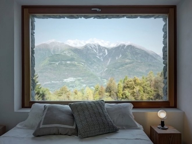 Alfredo Vanotti, Casa VI, architecture Italy, mountain cabin, stone house, natural light, locally sourced materials, traditional techniques, skylights, solar design, green architecture