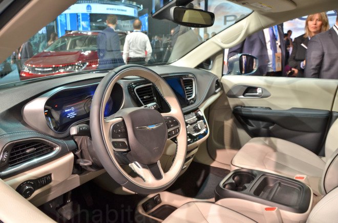 chrysler, plug-in hybrid, phev, 2016 detroit auto show, green car, hybrid minivan, plug-in hybrid minivan, electric motor, green transportation, 2017 chrysler pacifica, 2017 pacifica, chrysler pacifica
