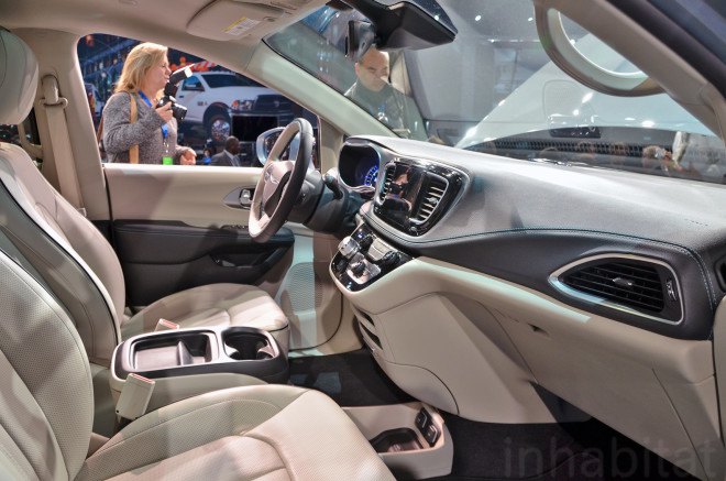 chrysler, plug-in hybrid, phev, 2016 detroit auto show, green car, hybrid minivan, plug-in hybrid minivan, electric motor, green transportation, 2017 chrysler pacifica, 2017 pacifica, chrysler pacifica
