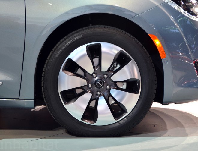 chrysler, plug-in hybrid, phev, 2016 detroit auto show, green car, hybrid minivan, plug-in hybrid minivan, electric motor, green transportation, 2017 chrysler pacifica, 2017 pacifica, chrysler pacifica