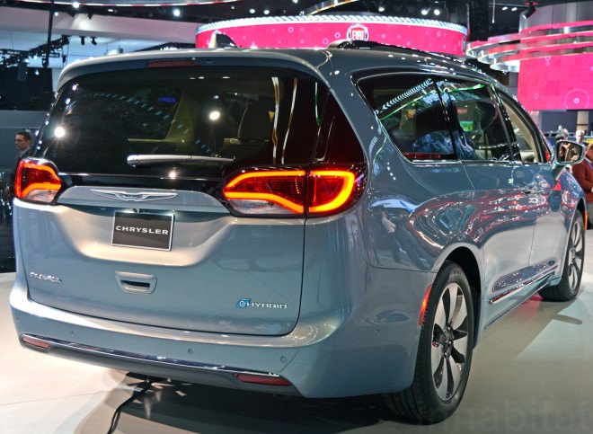 chrysler, plug-in hybrid, phev, 2016 detroit auto show, green car, hybrid minivan, plug-in hybrid minivan, electric motor, green transportation, 2017 chrysler pacifica, 2017 pacifica, chrysler pacifica