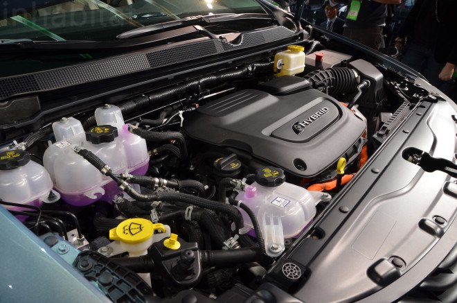 chrysler, plug-in hybrid, phev, 2016 detroit auto show, green car, hybrid minivan, plug-in hybrid minivan, electric motor, green transportation, 2017 chrysler pacifica, 2017 pacifica, chrysler pacifica