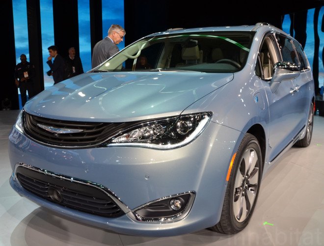 Chrysler Pacifica, Chrysler, 2016 Detroit Auto Show, NAIAS 2016, Detroit Auto Show, NAIAS, electric vehicles, green cars, green transportation, sustainable transportation, plug-in hybrid, hybrid car, hybrid-electric vehicle, hybrids