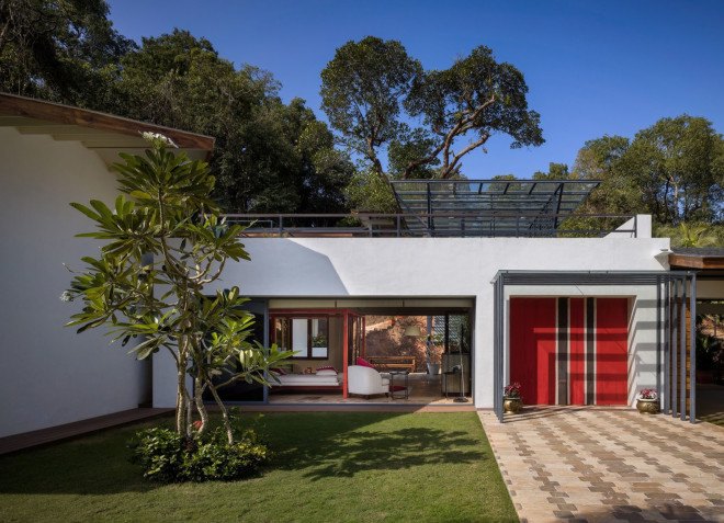 Rubber Soul architect, Goa India, courtyard, India architecture, wooden deck, private residence, green architecture, natural light