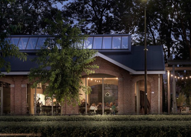 The Houtloods, Bedaux de Brouwer, train shed office by Bedaux de Brouwer, Houtloods by Bedaux de Brouwer, adaptive reuse, adaptive reuse office, industrial chic, renovated building, renovated railway building, Spoorzone,