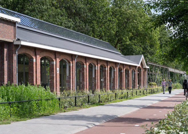 The Houtloods, Bedaux de Brouwer, train shed office by Bedaux de Brouwer, Houtloods by Bedaux de Brouwer, adaptive reuse, adaptive reuse office, industrial chic, renovated building, renovated railway building, Spoorzone,