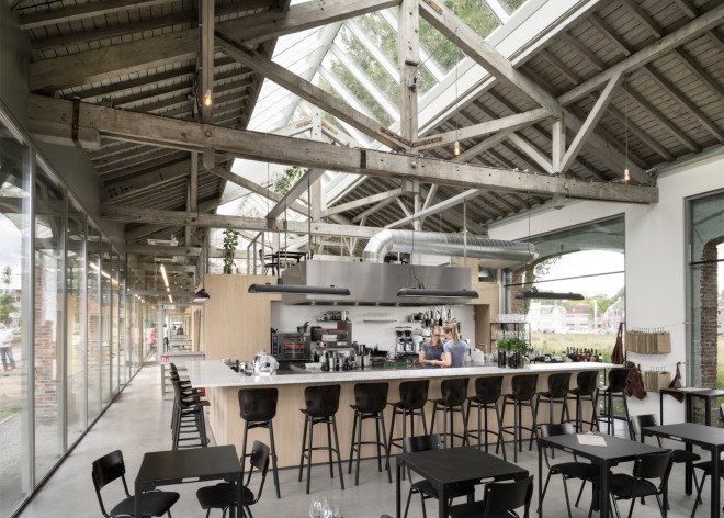 The Houtloods, Bedaux de Brouwer, train shed office by Bedaux de Brouwer, Houtloods by Bedaux de Brouwer, adaptive reuse, adaptive reuse office, industrial chic, renovated building, renovated railway building, Spoorzone,